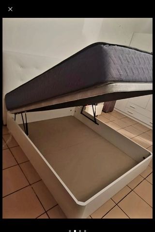 Canapé cama blanco con cabecero