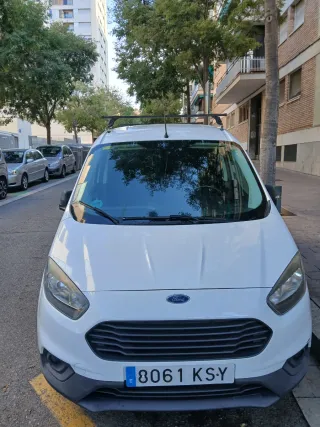 Ford E-Transit Courier 2019