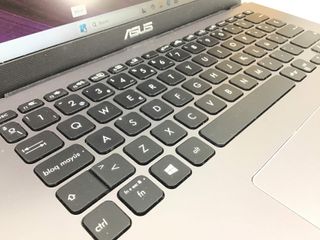 pc portatil asus x409j