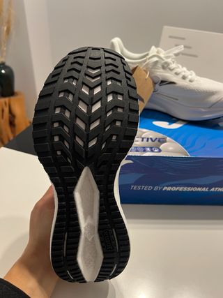 Zapatillas Joma R2000 Blancas y Doradas