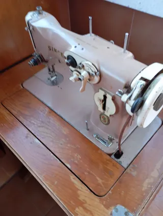 Máquina de coser Singer antigua