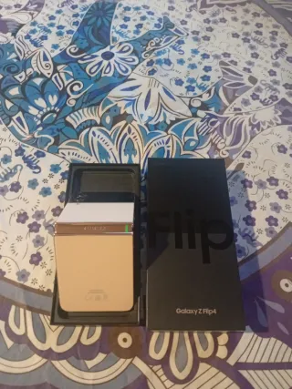 Samsung Galaxy Z Flip 4