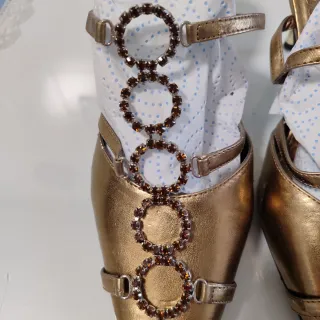 Zapatos joya,stilettos color bronce con pedrería