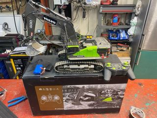 Excavadora R-C Volvo 600