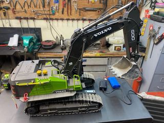 Excavadora R-C Volvo 600