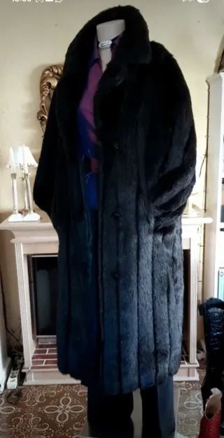 Abrigo Pelo Sintético Negro Made in England