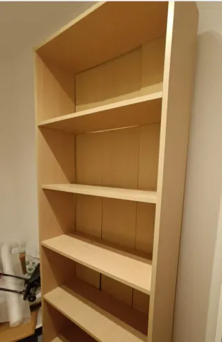 Estantería de madera beige