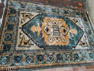 Tappeto persiano verde e giallo