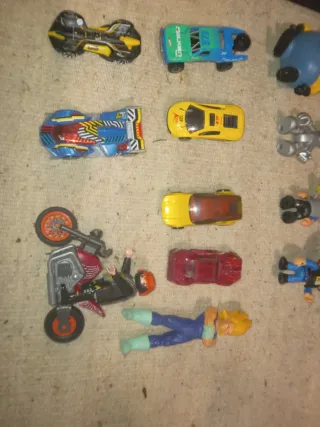 Lote de Figuras y Coches Juguete