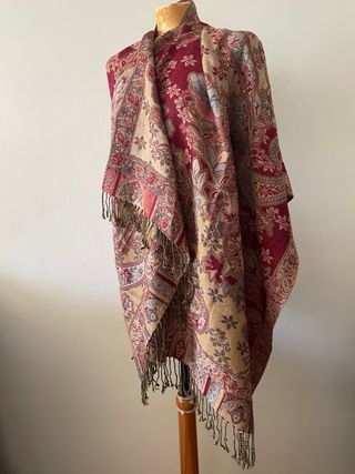 Fular de lana reversible beige y rojo