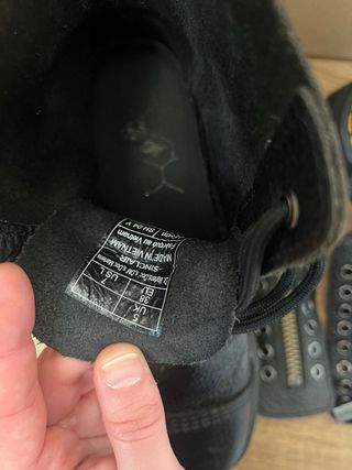 Botas Dr. Martens negras con cremalleras