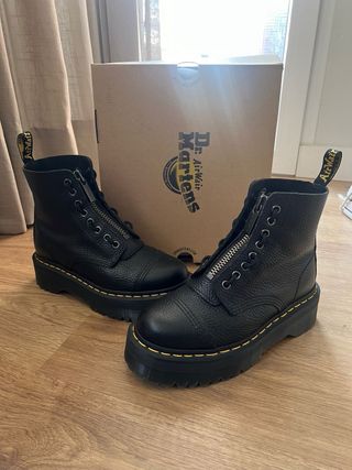 Botas Dr. Martens negras con cremalleras