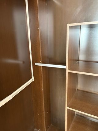 Armario esquinero madera marrón y blanco