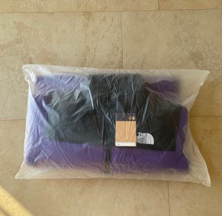 Cazadora The North Face Morado y Negro