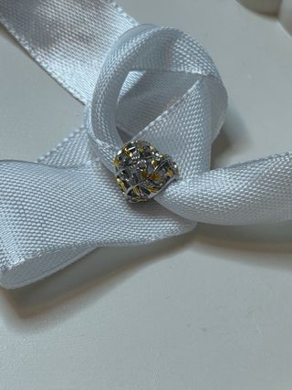 Pulsera tipo Pandora color dorado.