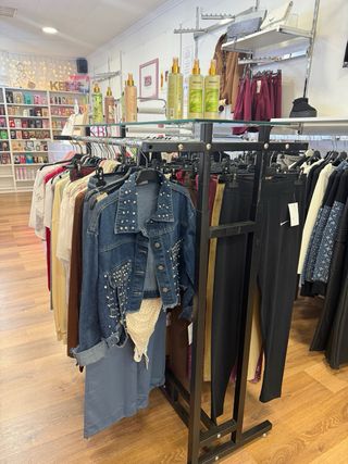 Burro doble ropa con estantería cristal