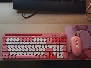Conjunto de teclado, ratón y alfombrilla