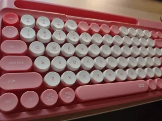 Conjunto de teclado, ratón y alfombrilla