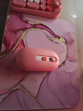 Conjunto de teclado, ratón y alfombrilla