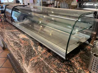 Vitrina expositora refrigerada de 6 bandejas