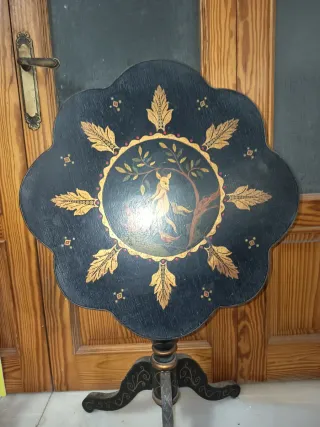 Velador antiguo pintado a mano