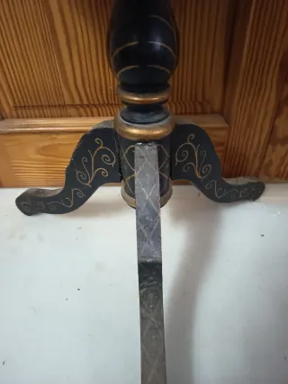 Velador antiguo pintado a mano