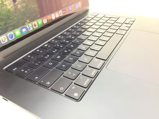 portatil apple apple macbook air m3 8-core 4.0 15 (10gpu) (2024) (a3114)