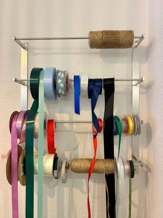 Expositor de cintas y lazos