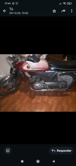 Moto Clásica Roja