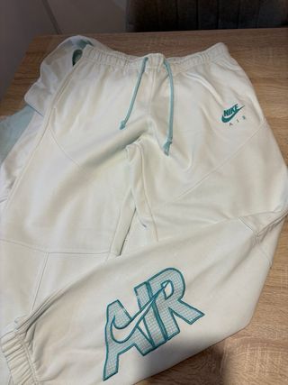 Conjunto deportivo Nike Air blanco y verde