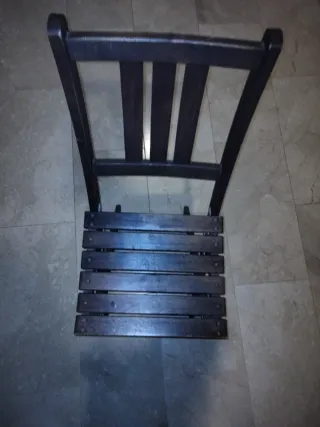 Mesa de teca con 2 sillas