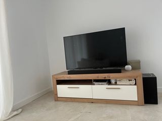Mueble TV madera blanco y marrón