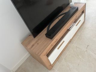 Mueble TV madera blanco y marrón