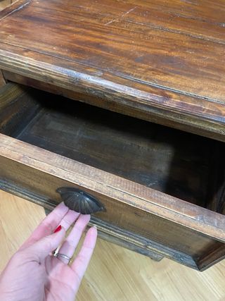 Dos mesitas de madera estilo rústico