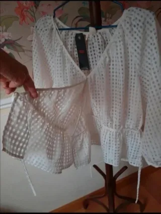 Blusa blanca manga abullonada