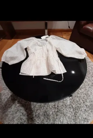 Blusa blanca manga abullonada