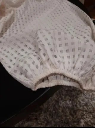 Blusa blanca manga abullonada