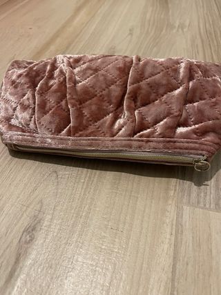 Beauty case rosa in velluto trapuntato