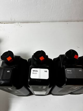 Formlabs Form Cure, dispongo di resine sigillate.