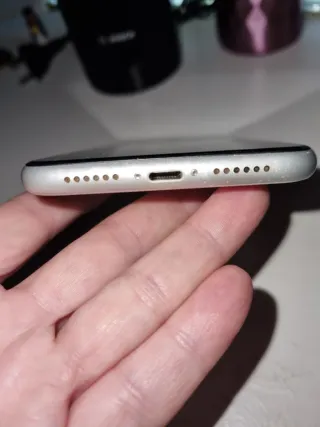iPhone Blanco para piezas no enciende!!