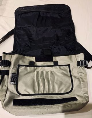 Mochila bandolera UDG beige