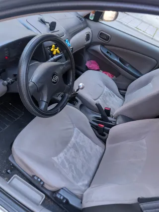 Nissan Almera 2001