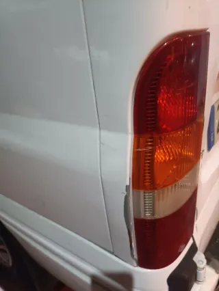 Juego Pilotos Traseros Ford Transit