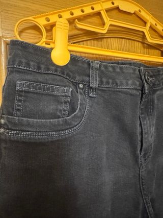 Pantalón vaquero negro