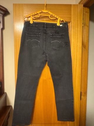 Pantalón vaquero negro