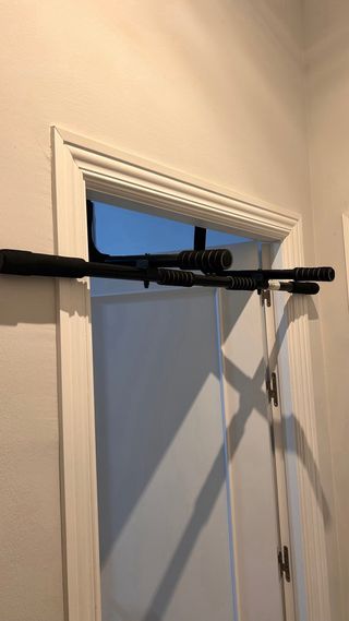 Barra de dominadas para puerta