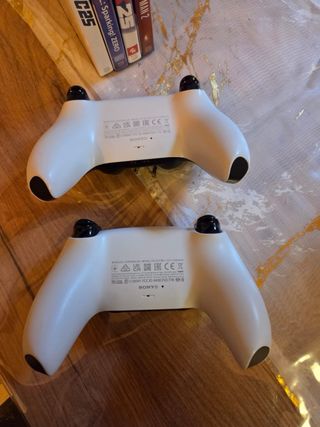 PS5 Slim 1TB + 4 Juegos + 2 Mandos