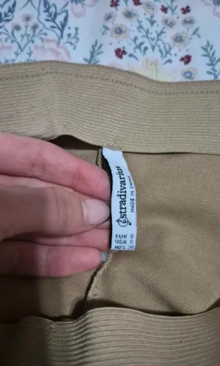 Pantalones campana Stradivarius beige