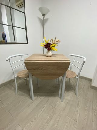 Mesa comedor pequeña plegable con dos sillas