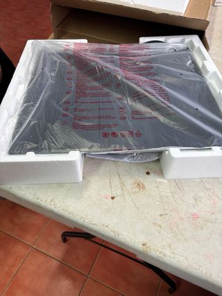 EncimeVitrocerámica Inducción Midea 69.0x64.5x11.5